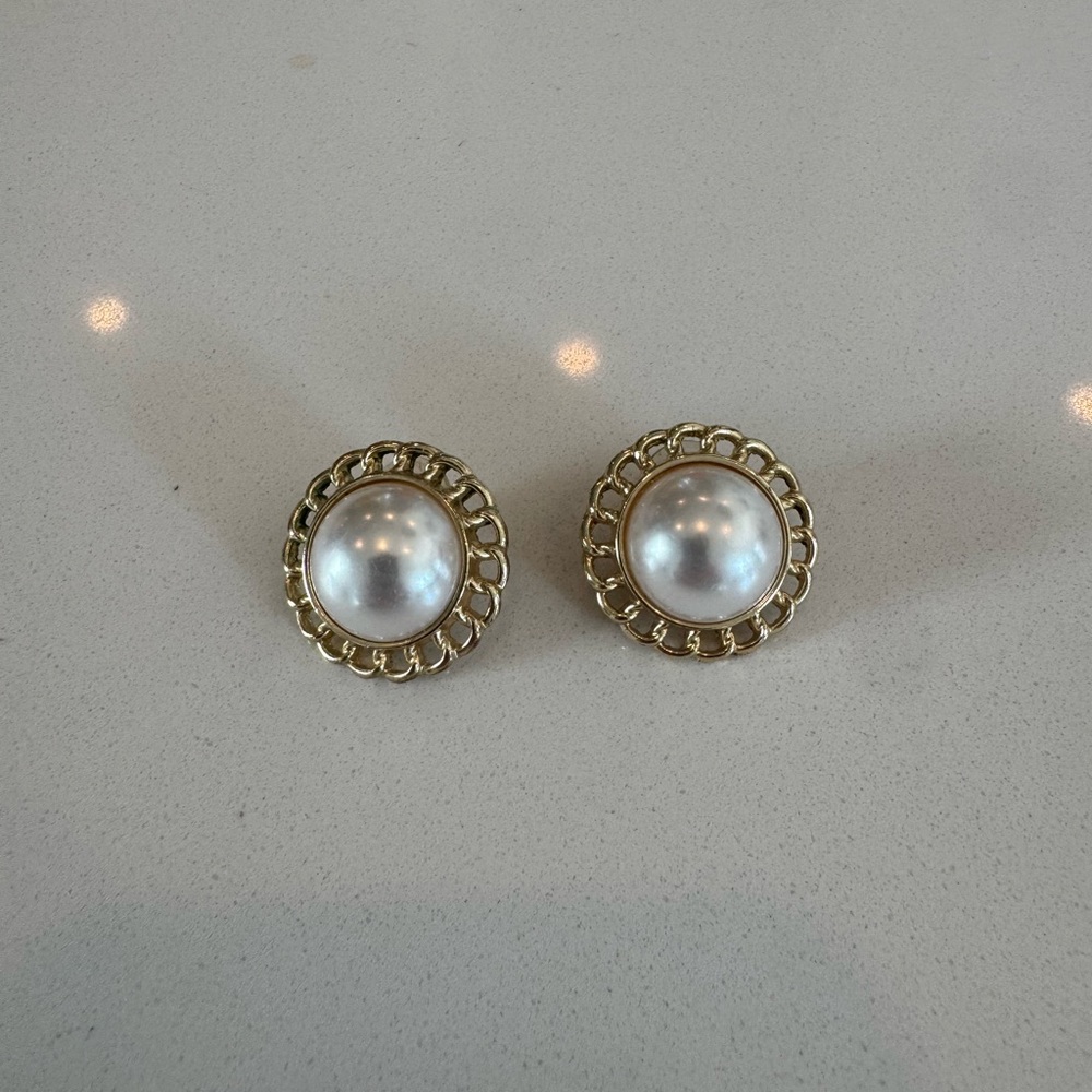 Eva Earring in Gold
SHASHI